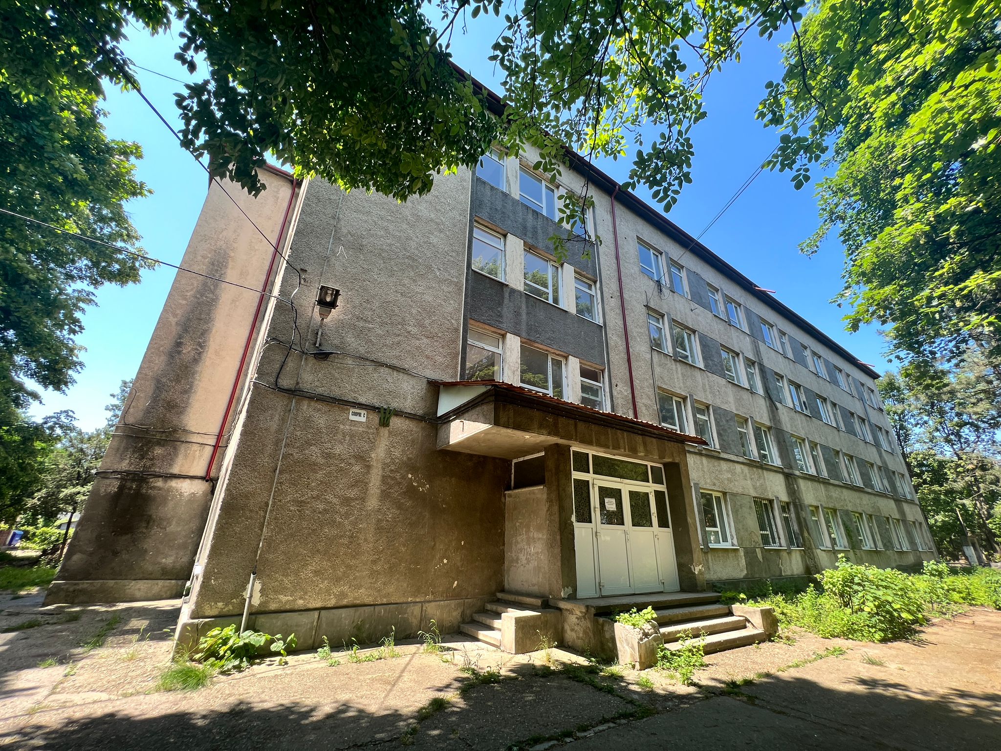 Lucrări de igienizare și reparații la Căminul Letea