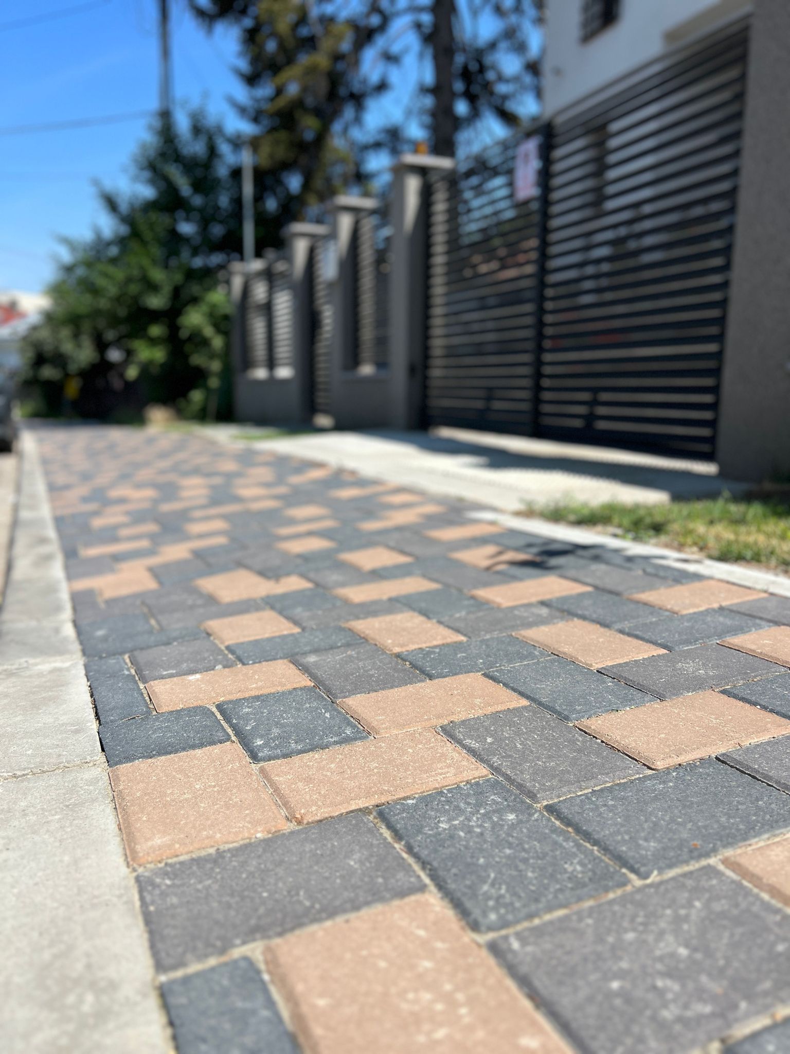 Amenajare trotuar – Str. Traian